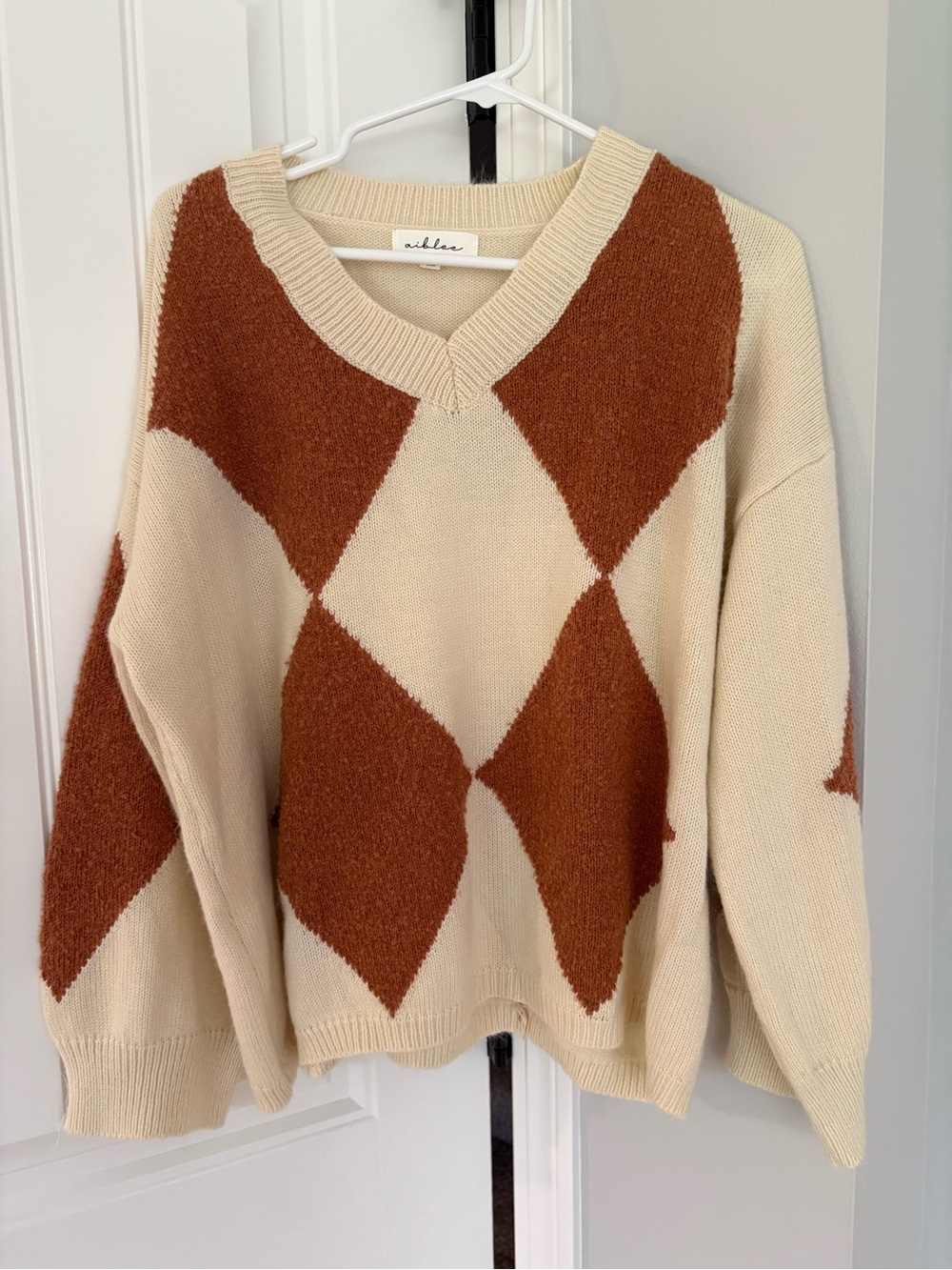 Argyle V-Neck Sweater in Cream and Rust Medium